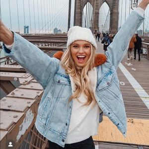 Levi’s OVERSIZED SHERPA TRUCKER JACKET